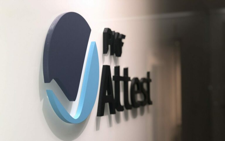 r&oacute;tulo PKF Attest